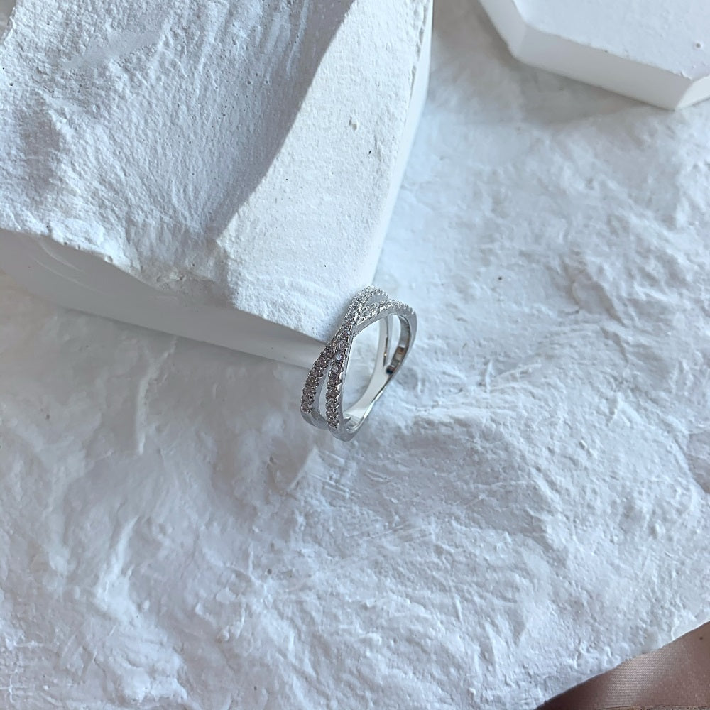 CROSSOVER BAND RING- SILVER