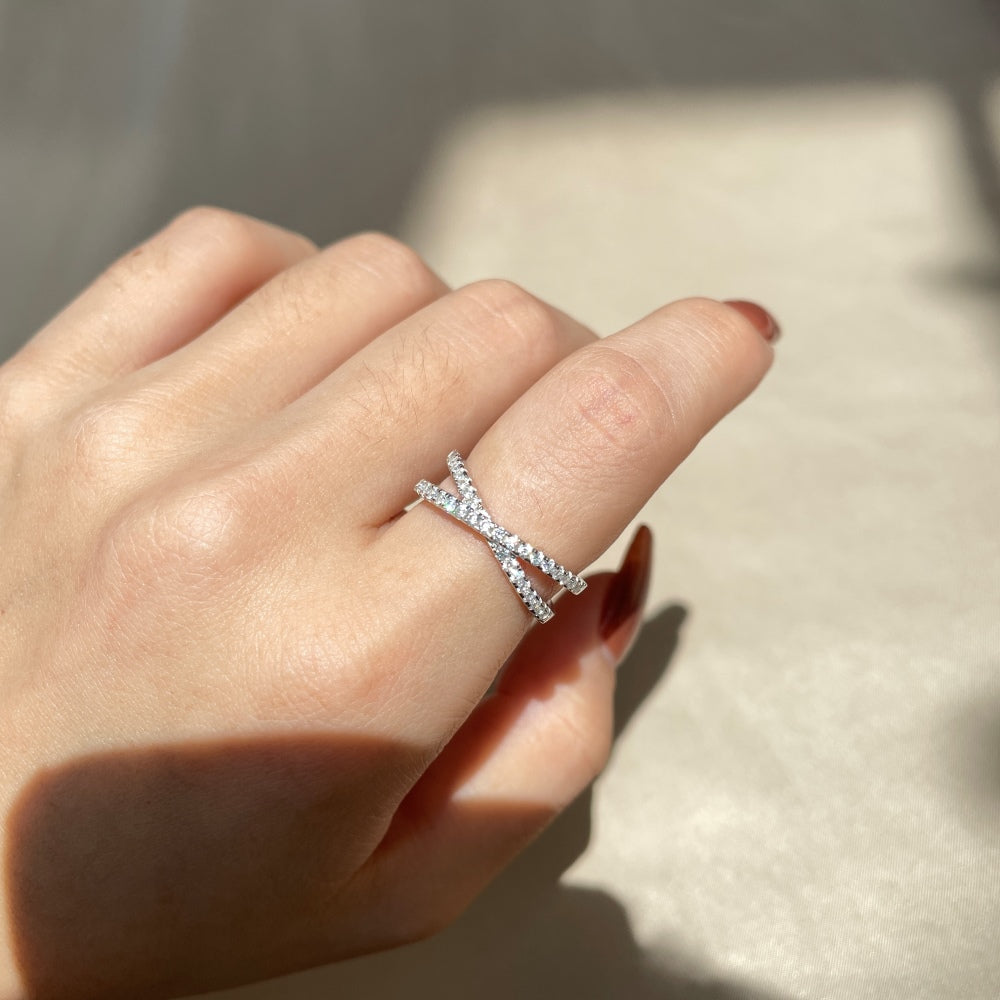 CROSSOVER BAND RING- SILVER