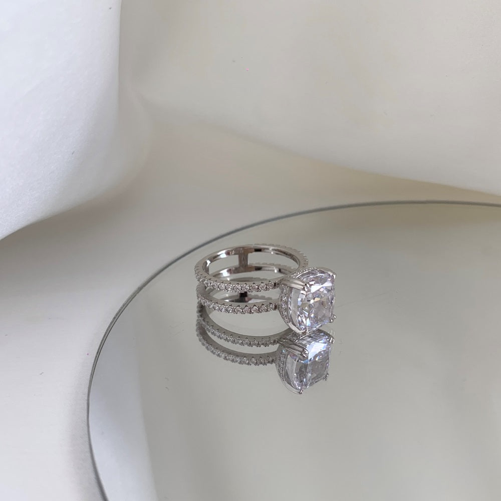 STERLING SILVER LONDON RING
